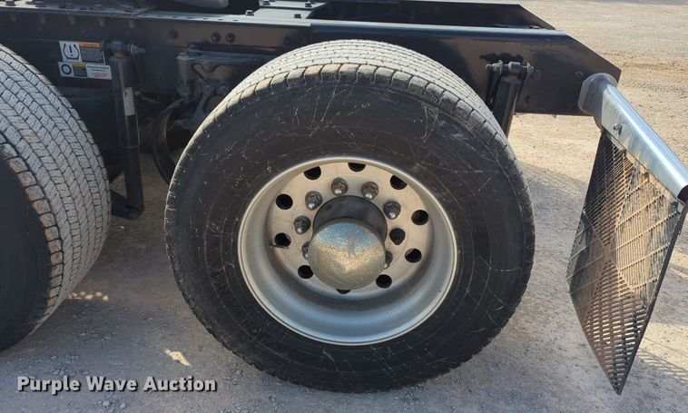 image for item NZ9295 2019 Kenworth T680 semi truck