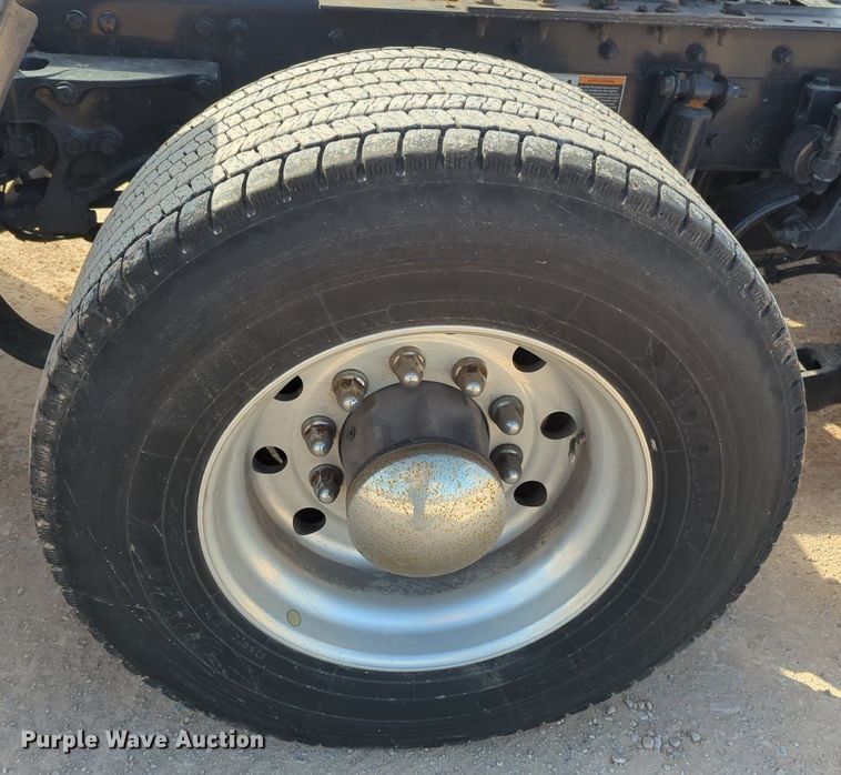 image for item NZ9295 2019 Kenworth T680 semi truck