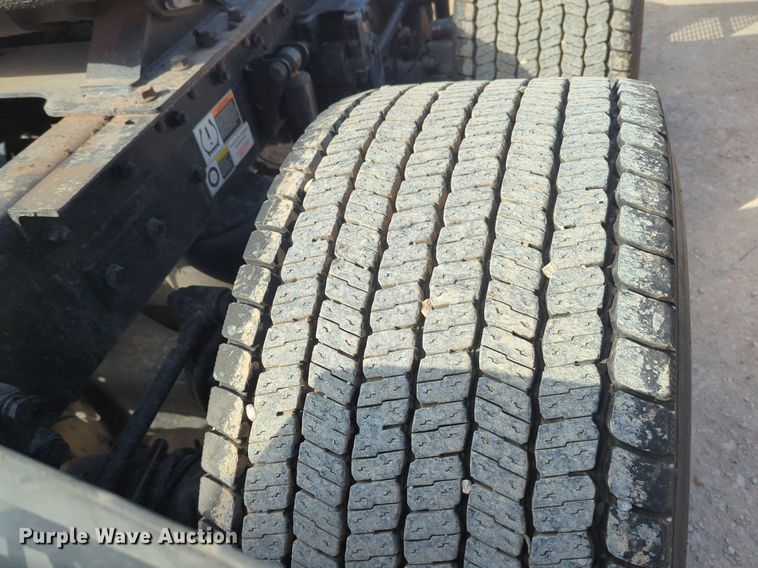 image for item NZ9295 2019 Kenworth T680 semi truck