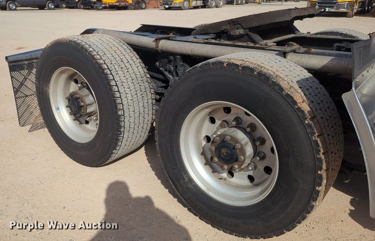 image for item NZ9295 2019 Kenworth T680 semi truck