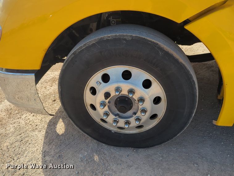 image for item NZ9295 2019 Kenworth T680 semi truck