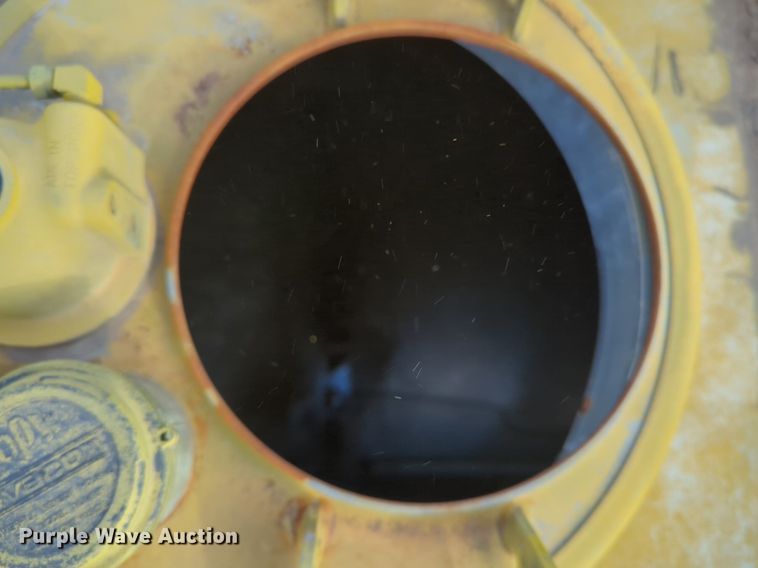 image for item NZ9298 1997 Beall BAST-97-3-SB tank trailer