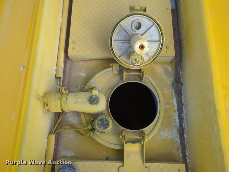 image for item NZ9298 1997 Beall BAST-97-3-SB tank trailer