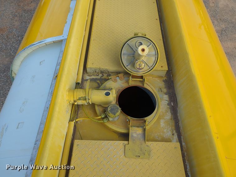 image for item NZ9298 1997 Beall BAST-97-3-SB tank trailer