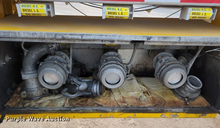 image for item NZ9298 1997 Beall BAST-97-3-SB tank trailer