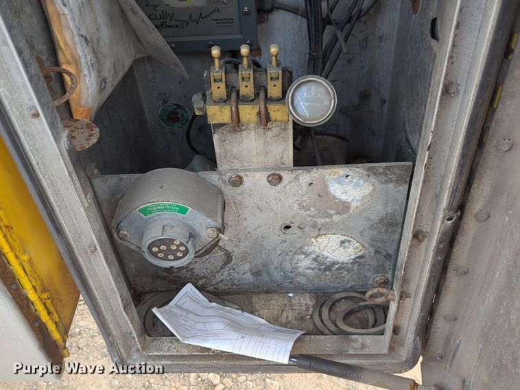 image for item NZ9298 1997 Beall BAST-97-3-SB tank trailer