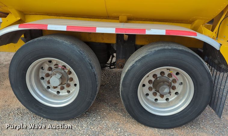 image for item NZ9298 1997 Beall BAST-97-3-SB tank trailer