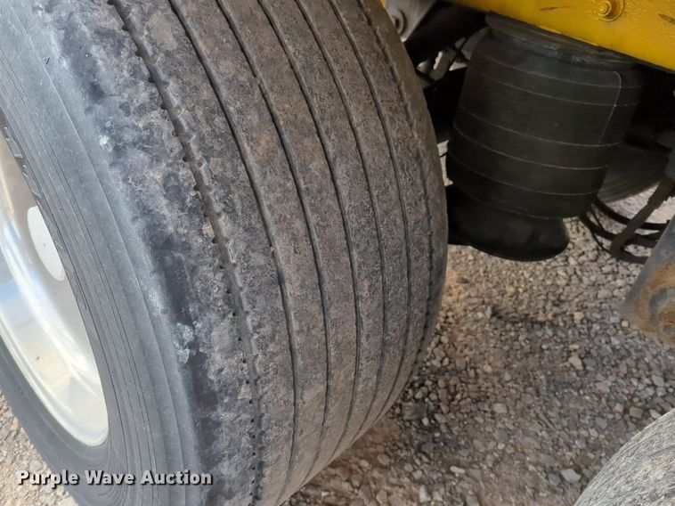 image for item NZ9298 1997 Beall BAST-97-3-SB tank trailer