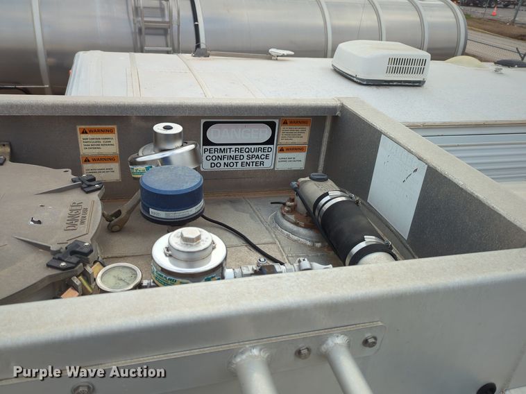 image for item NZ9300 2015 MAC LTT tank trailer