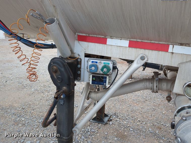 image for item NZ9300 2015 MAC LTT tank trailer