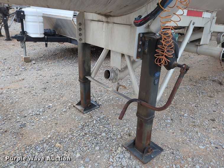 image for item NZ9300 2015 MAC LTT tank trailer