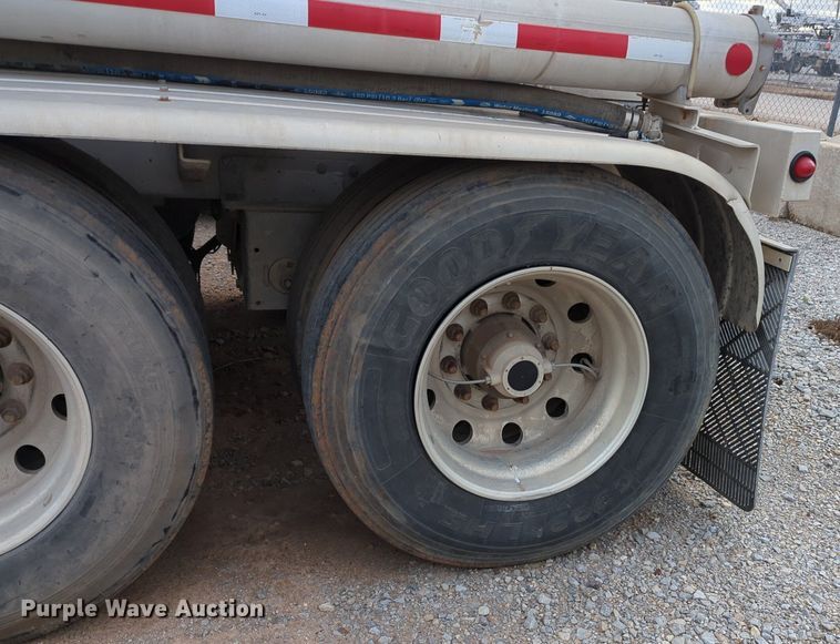 image for item NZ9300 2015 MAC LTT tank trailer