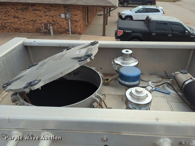 image for item NZ9302 2015 MAC LTT tank trailer