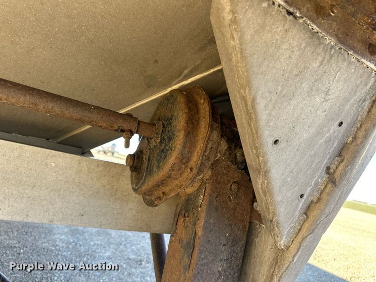 image for item OA9552 2007 Wilson DWH-500 grain trailer