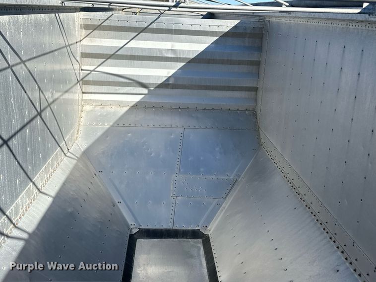 image for item OA9552 2007 Wilson DWH-500 grain trailer