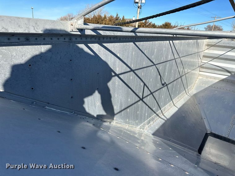 image for item OA9552 2007 Wilson DWH-500 grain trailer