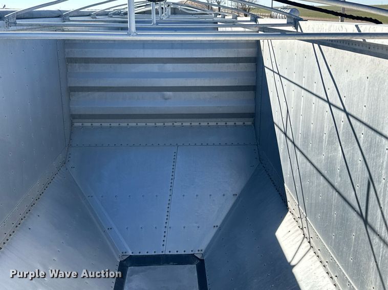 image for item OA9552 2007 Wilson DWH-500 grain trailer