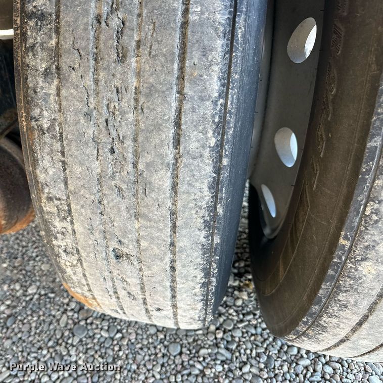 image for item OA9552 2007 Wilson DWH-500 grain trailer