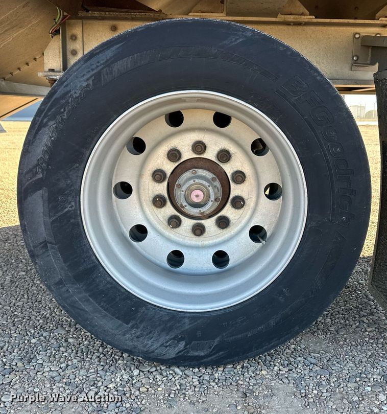 image for item OA9552 2007 Wilson DWH-500 grain trailer