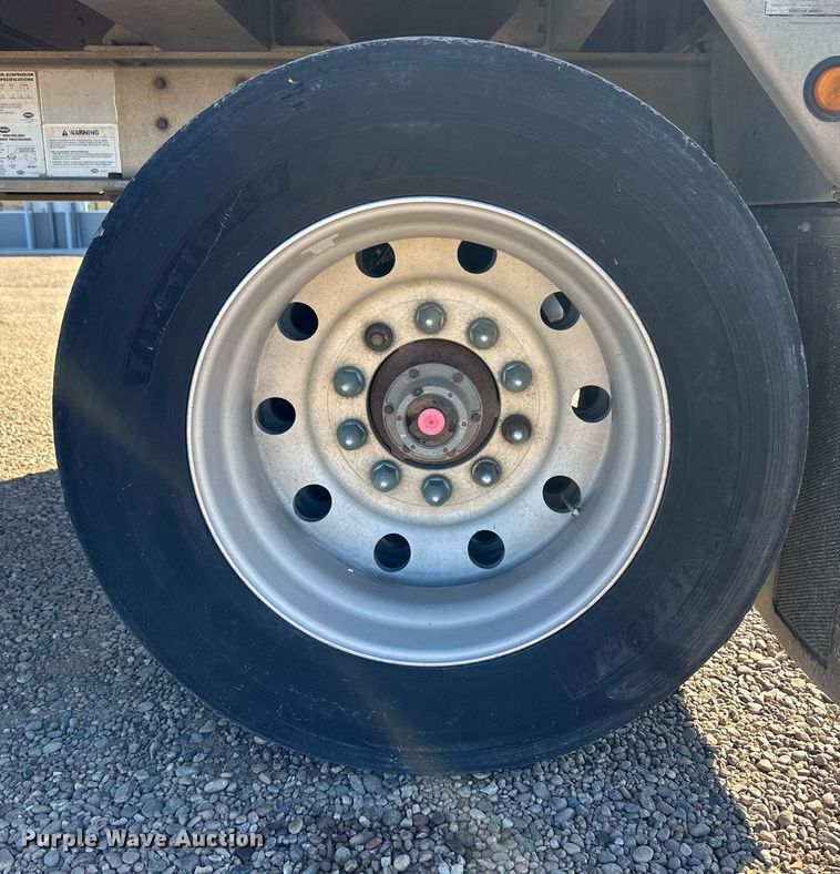 image for item OA9552 2007 Wilson DWH-500 grain trailer