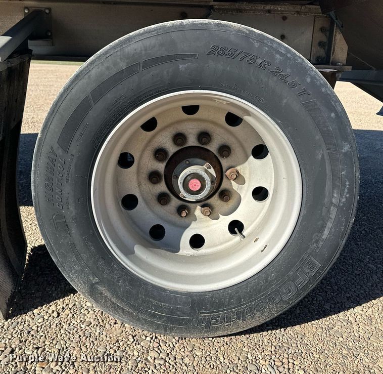 image for item OA9552 2007 Wilson DWH-500 grain trailer