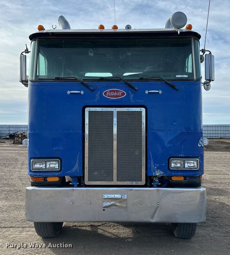 image for item OA9589 1986 Peterbilt 362 semi truck