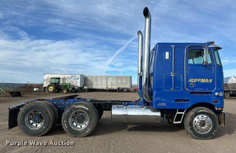 image for item OA9589 1986 Peterbilt 362 semi truck