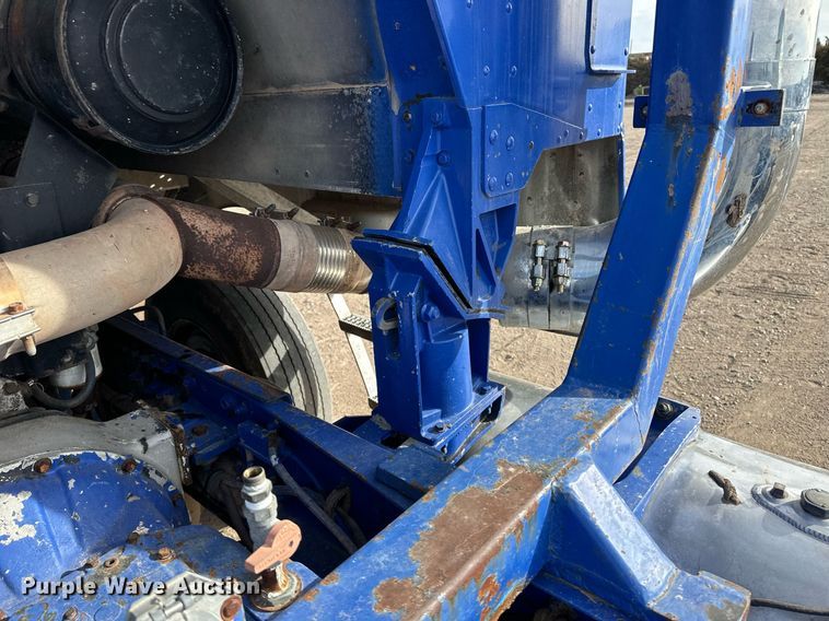 image for item OA9589 1986 Peterbilt 362 semi truck