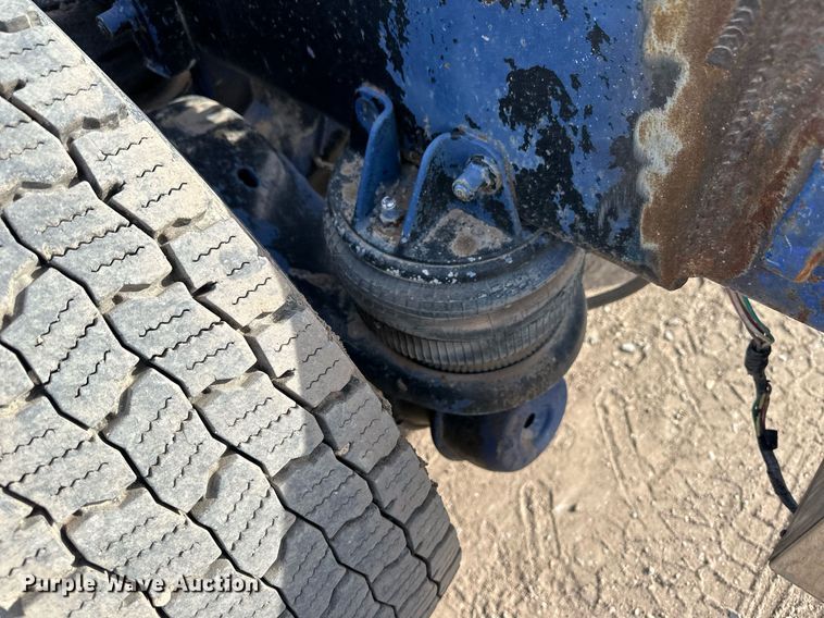 image for item OA9589 1986 Peterbilt 362 semi truck