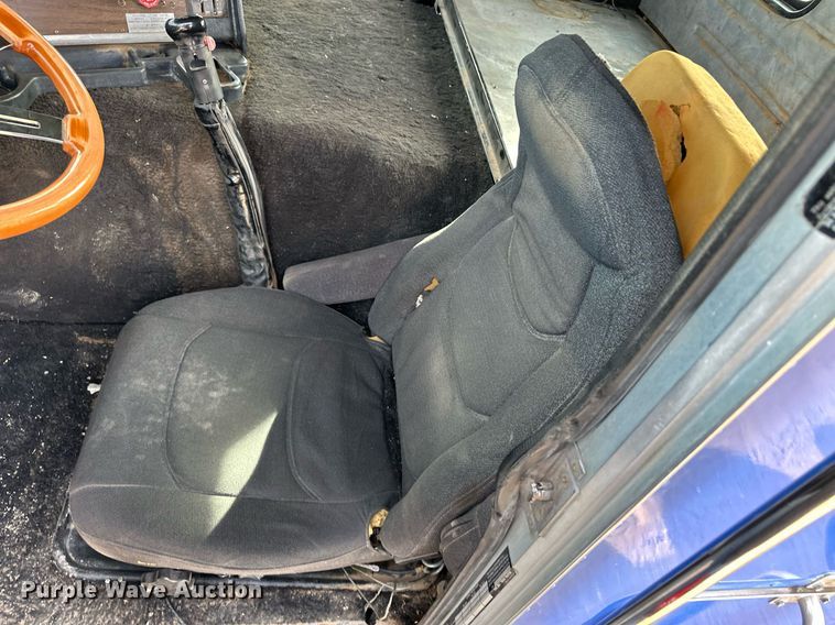 image for item OA9589 1986 Peterbilt 362 semi truck