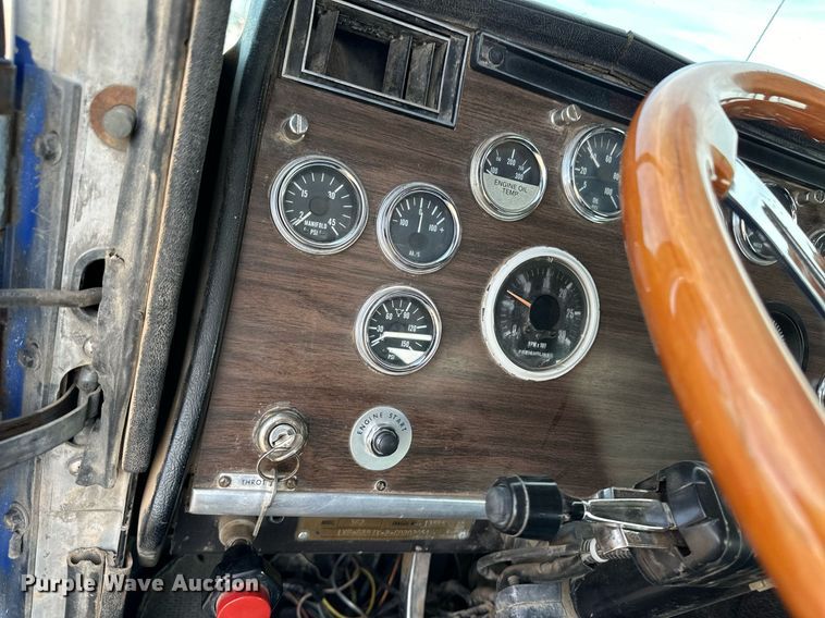 image for item OA9589 1986 Peterbilt 362 semi truck