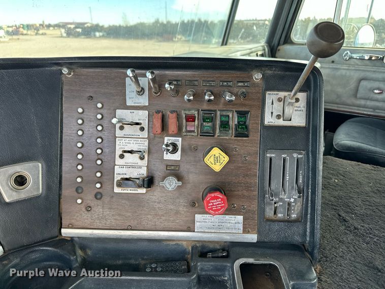 image for item OA9589 1986 Peterbilt 362 semi truck