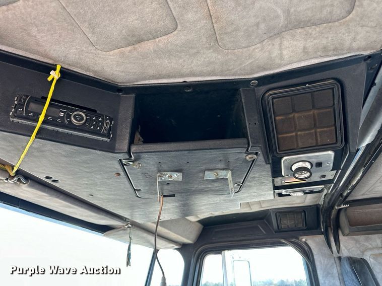 image for item OA9589 1986 Peterbilt 362 semi truck