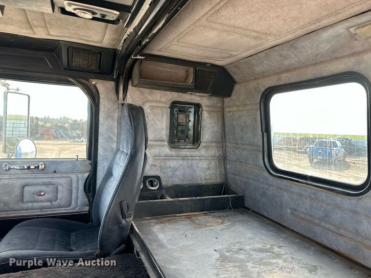 image for item OA9589 1986 Peterbilt 362 semi truck