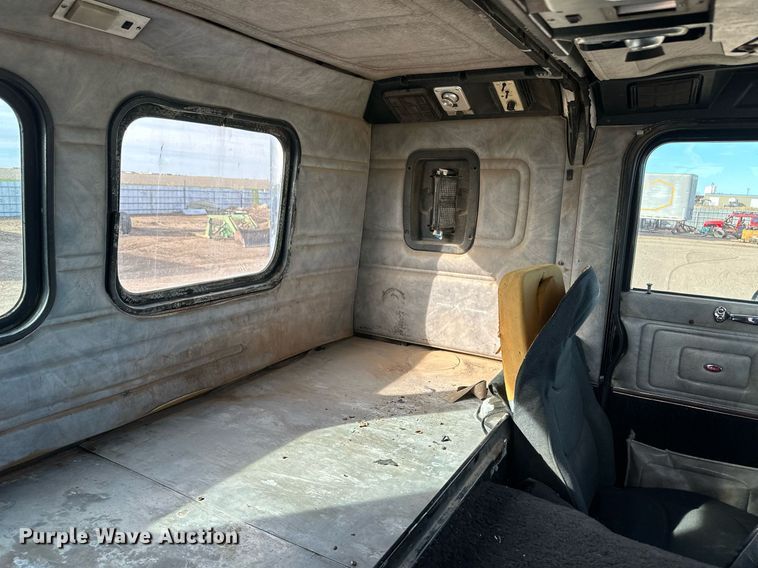 image for item OA9589 1986 Peterbilt 362 semi truck