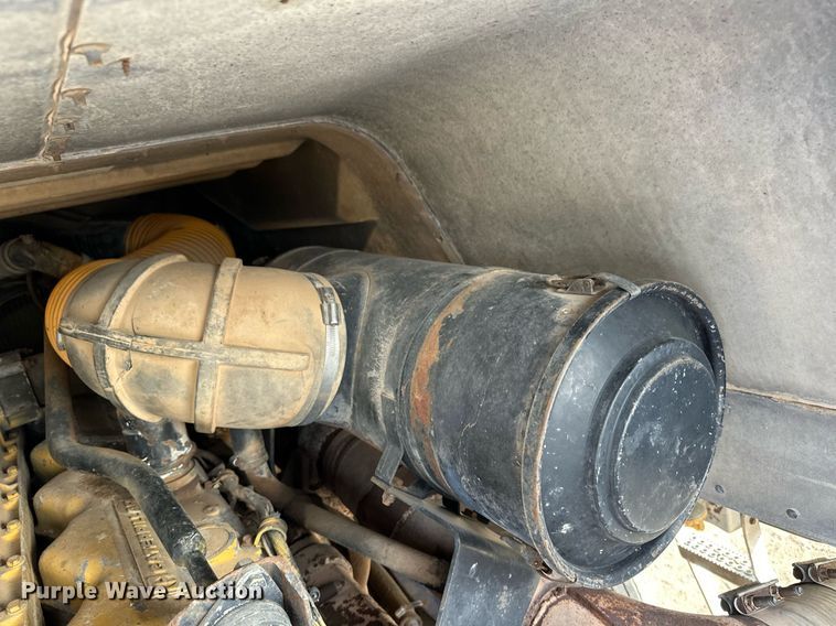 image for item OA9589 1986 Peterbilt 362 semi truck