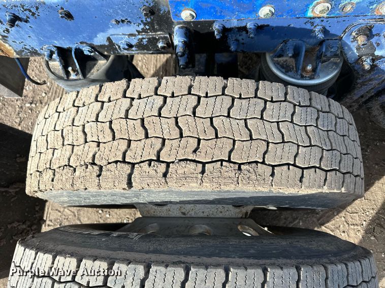 image for item OA9589 1986 Peterbilt 362 semi truck