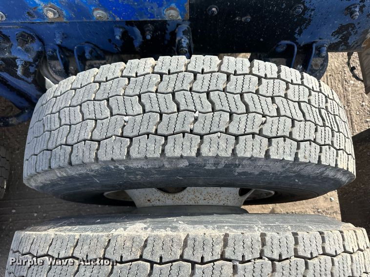 image for item OA9589 1986 Peterbilt 362 semi truck