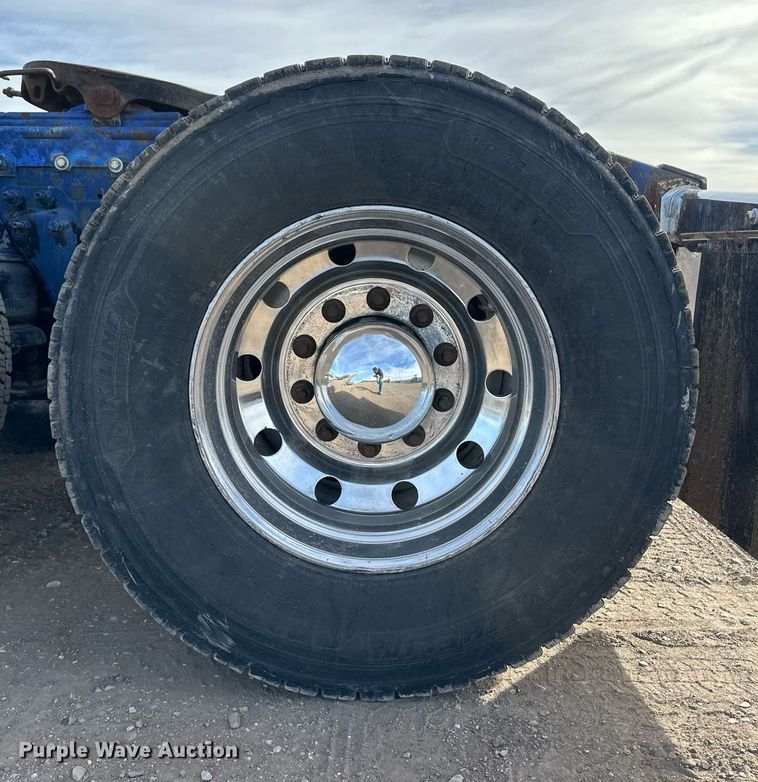 image for item OA9589 1986 Peterbilt 362 semi truck