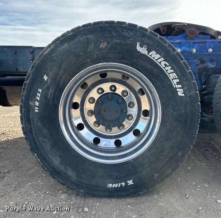 image for item OA9589 1986 Peterbilt 362 semi truck