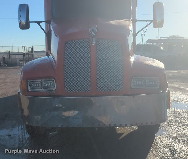 image for item OD9242 2007 Kenworth T600 semi truck