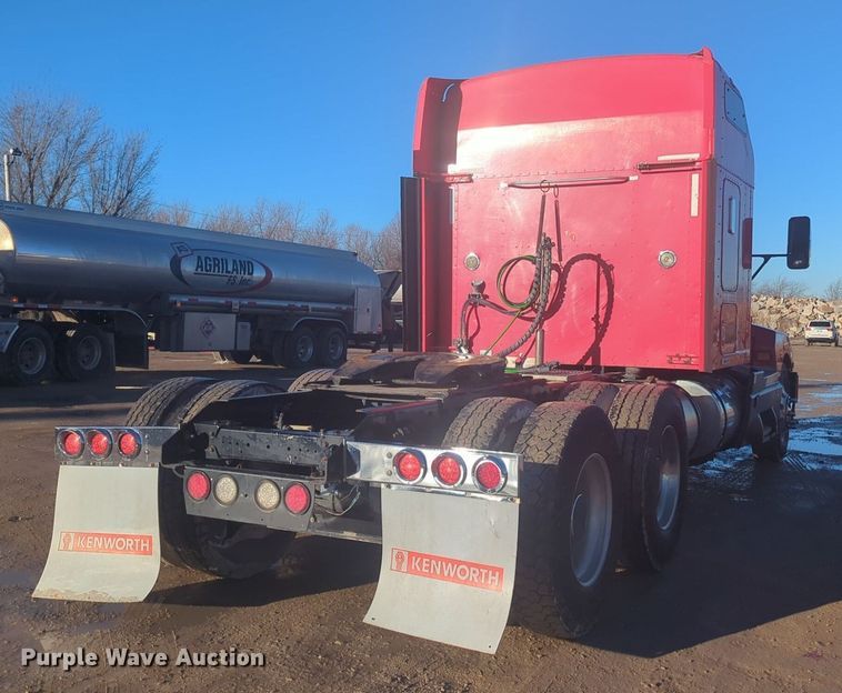 image for item OD9242 2007 Kenworth T600 semi truck