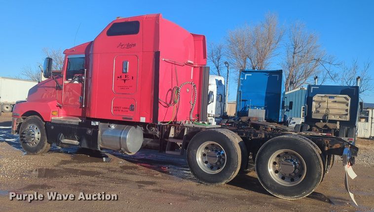 image for item OD9242 2007 Kenworth T600 semi truck