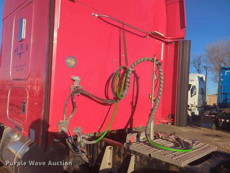 image for item OD9242 2007 Kenworth T600 semi truck