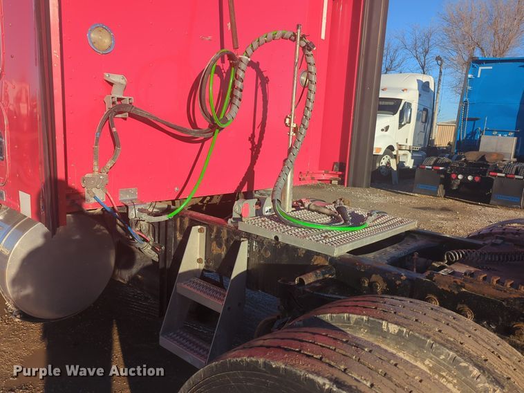 image for item OD9242 2007 Kenworth T600 semi truck