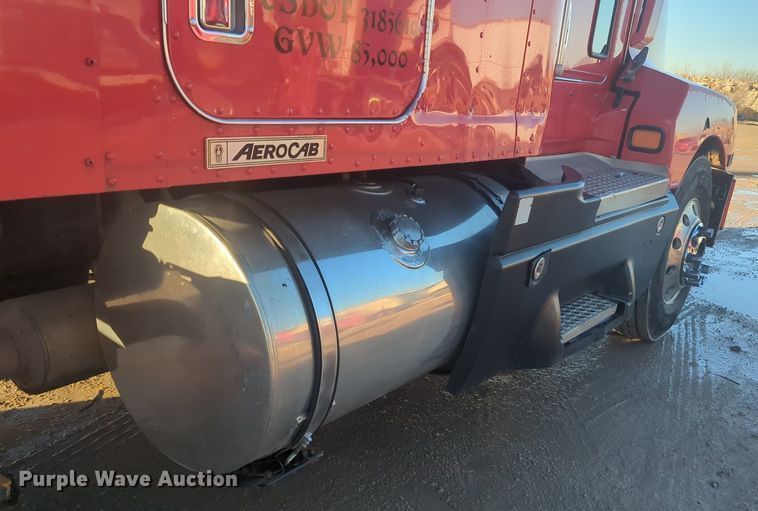 image for item OD9242 2007 Kenworth T600 semi truck