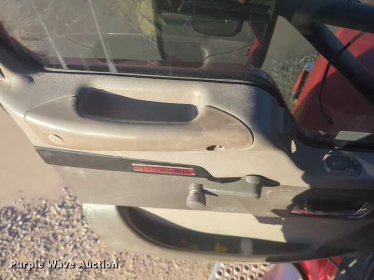 image for item OD9242 2007 Kenworth T600 semi truck