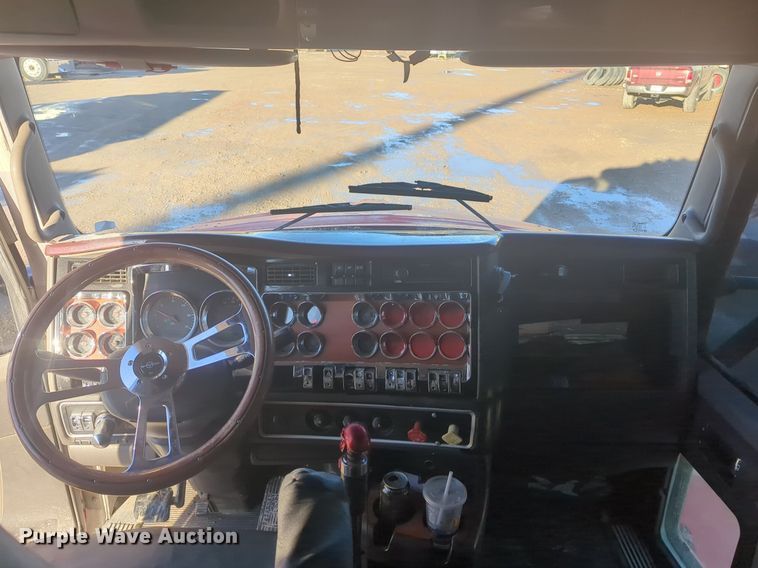 image for item OD9242 2007 Kenworth T600 semi truck