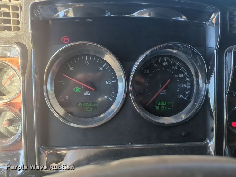 image for item OD9242 2007 Kenworth T600 semi truck