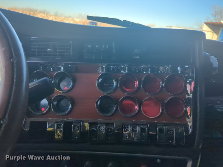 image for item OD9242 2007 Kenworth T600 semi truck